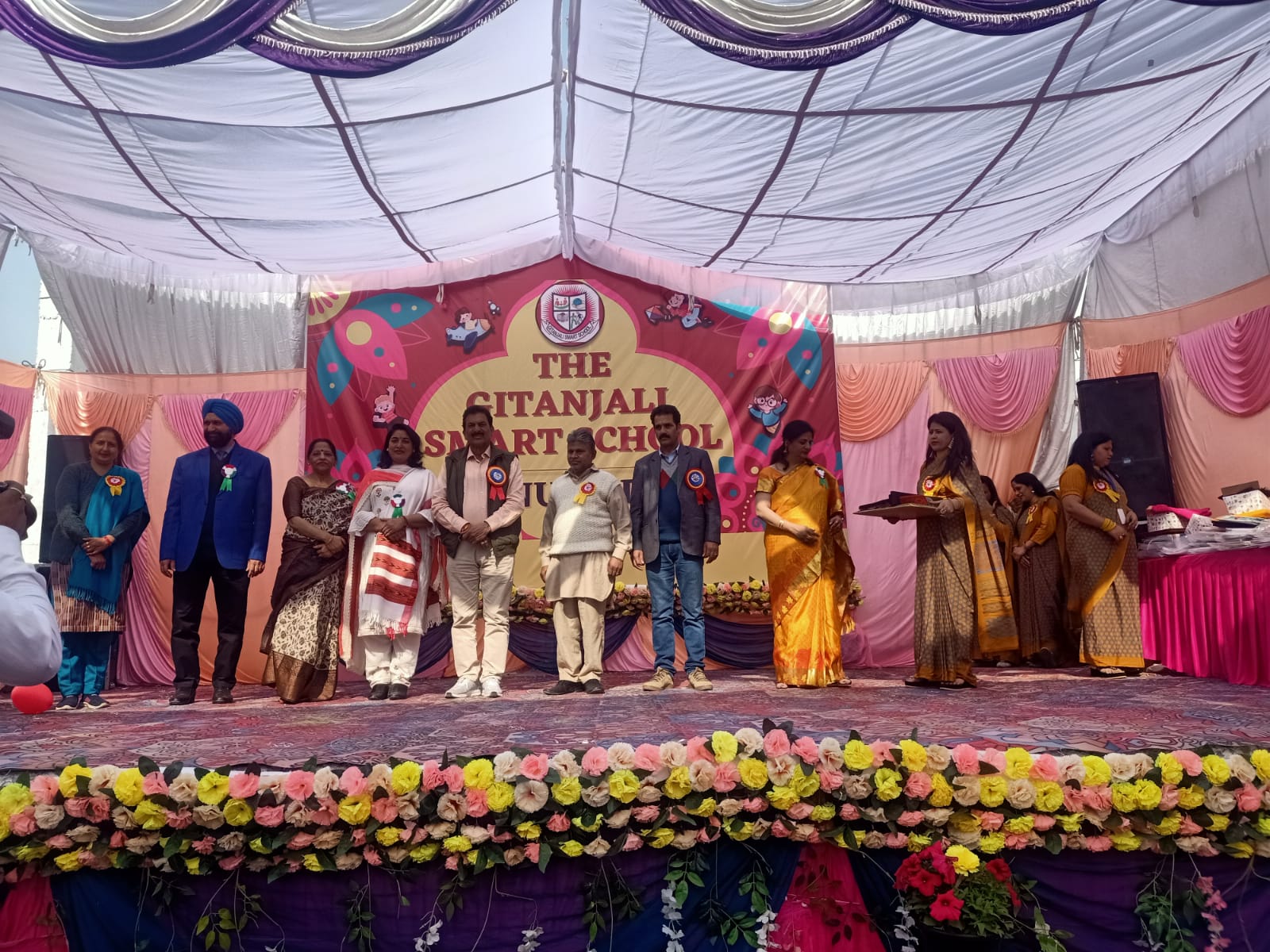 गीताजंली स्मार्ट स्कूल नालागढ़ में वार्षिक पारितोषिक वितरण समारोह बड़ी धूमधाम से मनाया गया
