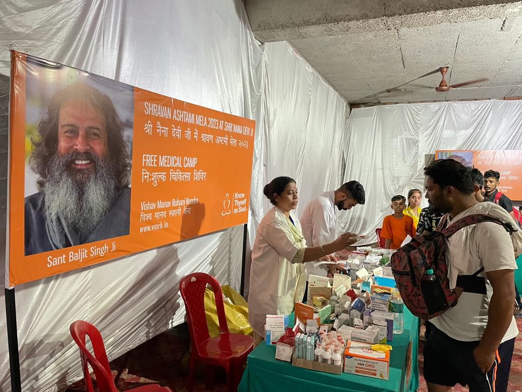 हिमाचल प्रदेश के विश्व विख्यात शक्तिपीठ श्री नैना देवी में श्रावण अष्टमी मेला के दौरान विश्व मानव रूहानी केंद्र संस्था के द्वारा लगभग 4000 से ज्यादा मरीज का इलाज किया गया है