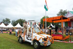 मुख्यमंत्री ने देहरा में 78वें राज्य स्तरीय स्वतंत्रता दिवस समारोह की अध्यक्षता की

मुख्यमंत्री ने राष्ट्रीय ध्वज फहराया तथा राज्य पुलिस, गृह रक्षक, एनसीसी, एनएसएस की टुकड़ियों की सलामी ली