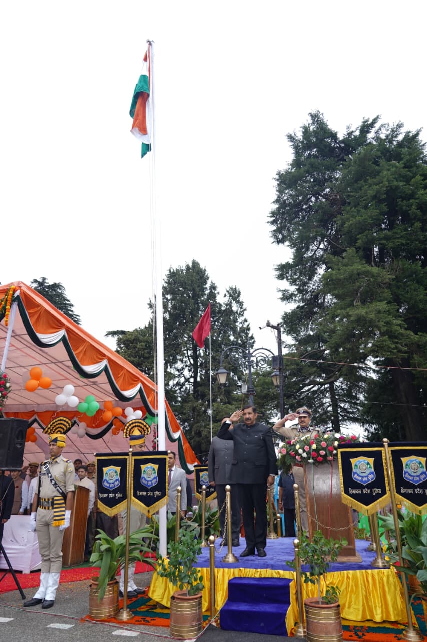 उप-मुख्यमंत्री ने शिमला में आयोजित जिला स्तरीय स्वतंत्रता दिवस समारोह में फहराया तिरंगा